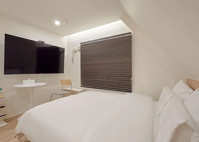 Hotel Maison De Centum 3*