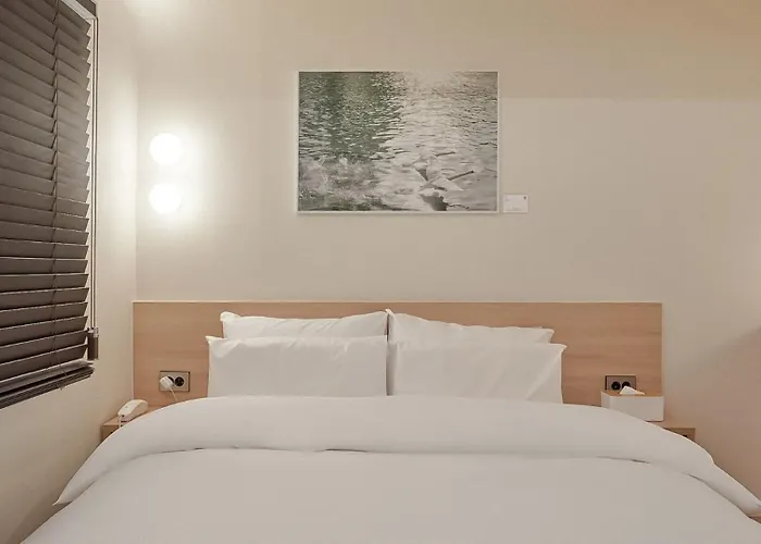 Maison De Centum Hotel 3*