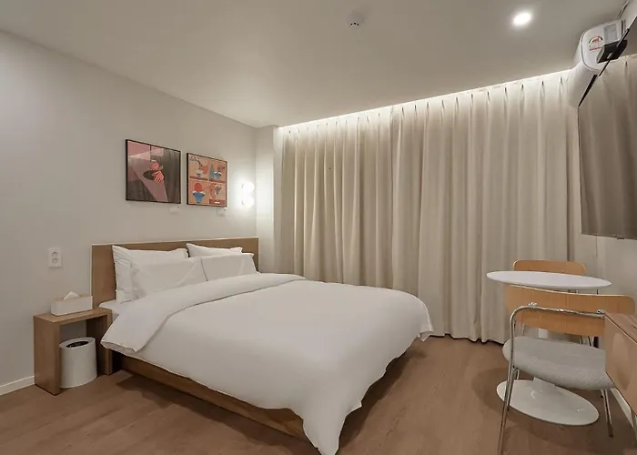 Hotel Maison De Centum 3*