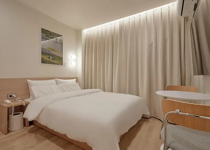 Hotel Maison De Centum 3*