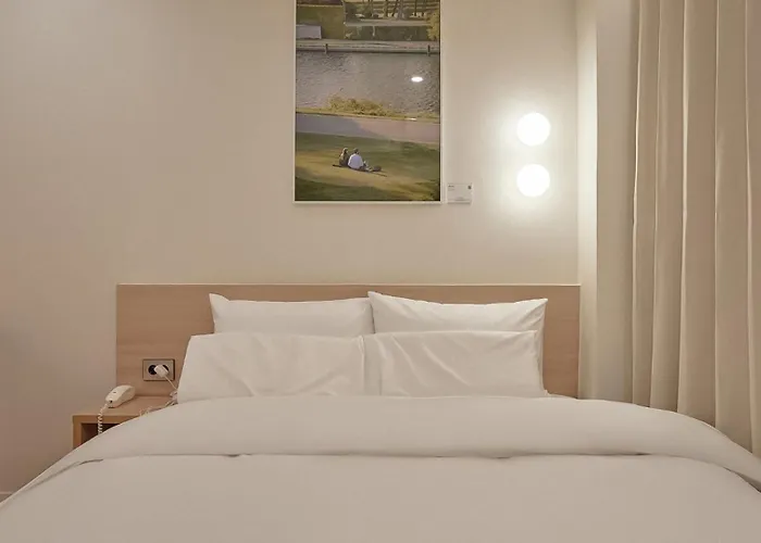 Hotel Maison De Centum 3*