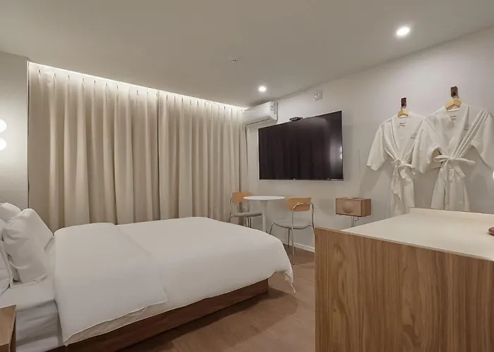 Maison De Centum Hotel 3*